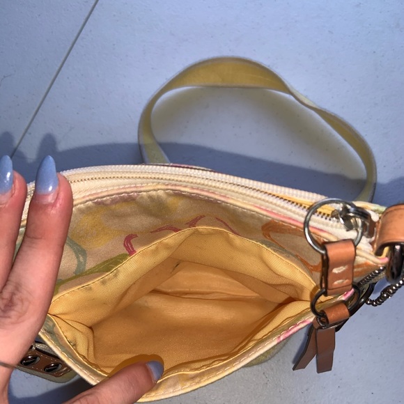 Vintage coach cross body! Pastels! Slight staining on the inside (from pencils) - Picture 5 of 5